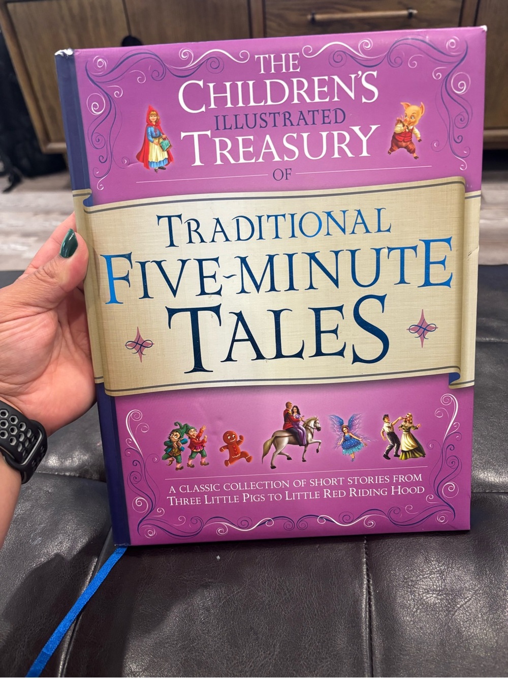 The Children's Illustrated Treasury of Traditional Five-Minute Tales - Purple